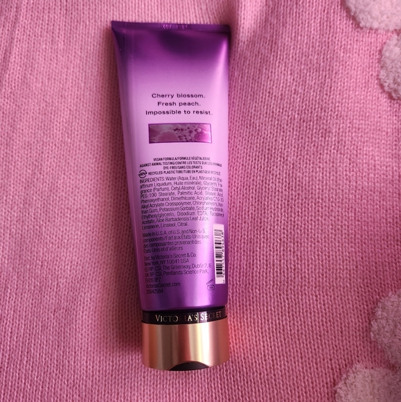 Love Spell Victoria's Secret NEW Lotion - Picture 2 of 3